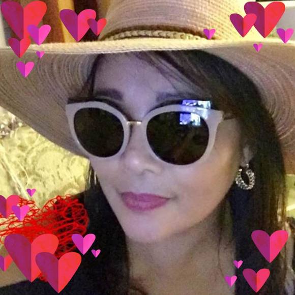 Meet your Posher, Shiella - Picture 1 of 1